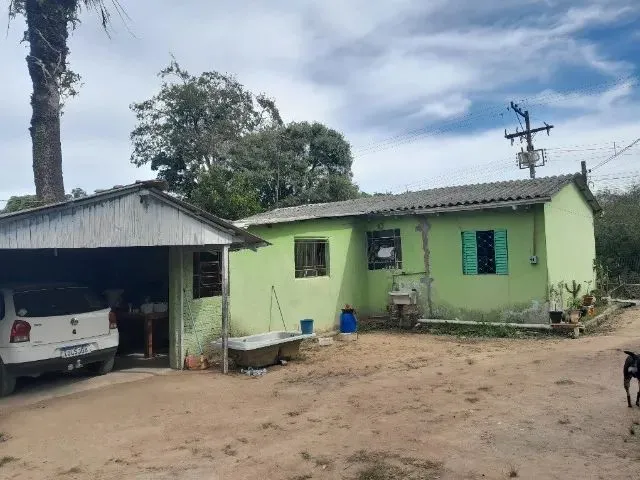 Imagem: A casa possui 2 Dormitórios, 3 Banheiros, 2 Vagas na