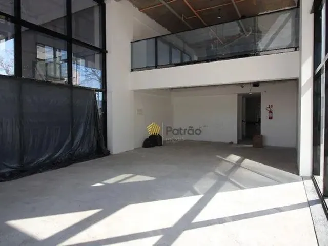 Imagem: Sala no Centro com Pé Direito Duplo e Mezanino