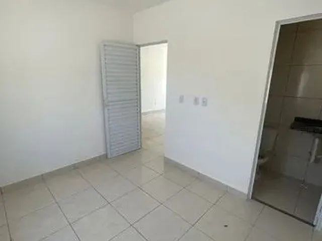 Imagem 3: Casa para Venda Possui 77 Metros Quadrados com 2 Quartos em Centro - Caucaia - Ce
