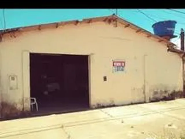 Imagem: A casa possui 2 Dormitórios, 2 Banheiros, 3 Vagas na