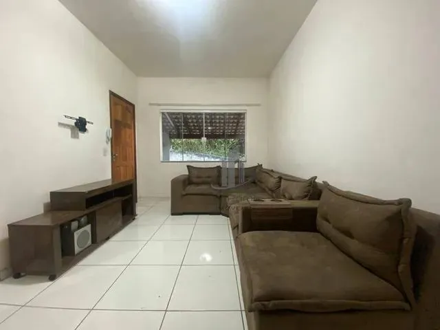 Imagem: A casa possui 2 Dormitórios, 1 Banheiro, 1 Vaga na