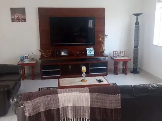 Imagem: Casa Composta por 3 Andares. - 270 M²
