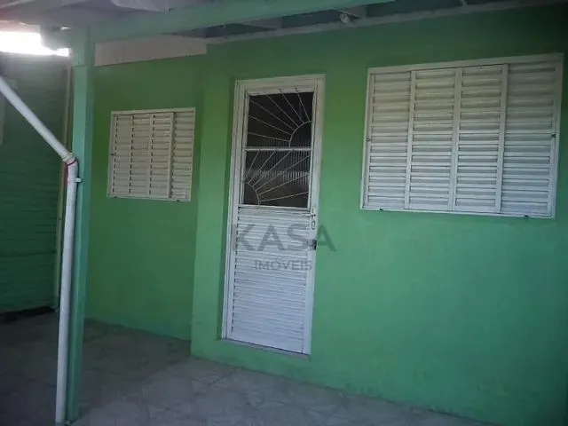 Imagem 3: Ótima Casa Mista com 02 Dormitórios, Sala de Estar, Cozinha, Banheiro Social, Área De