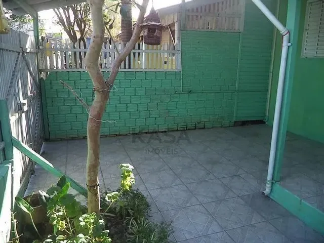 Imagem 2: Ótima Casa Mista com 02 Dormitórios, Sala de Estar, Cozinha, Banheiro Social, Área De