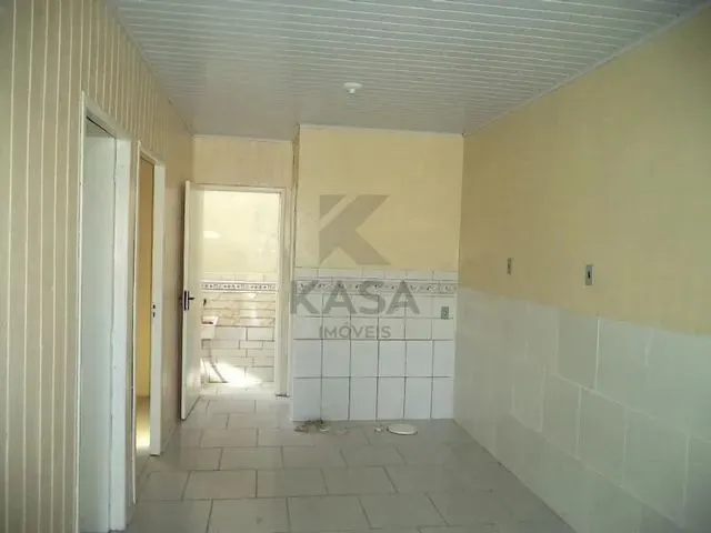 Imagem 11: Ótima Casa Mista com 02 Dormitórios, Sala de Estar, Cozinha, Banheiro Social, Área De