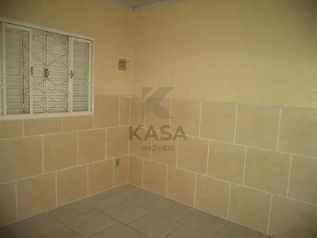 Imagem 9: Ótima Casa Mista com 02 Dormitórios, Sala de Estar, Cozinha, Banheiro Social, Área De
