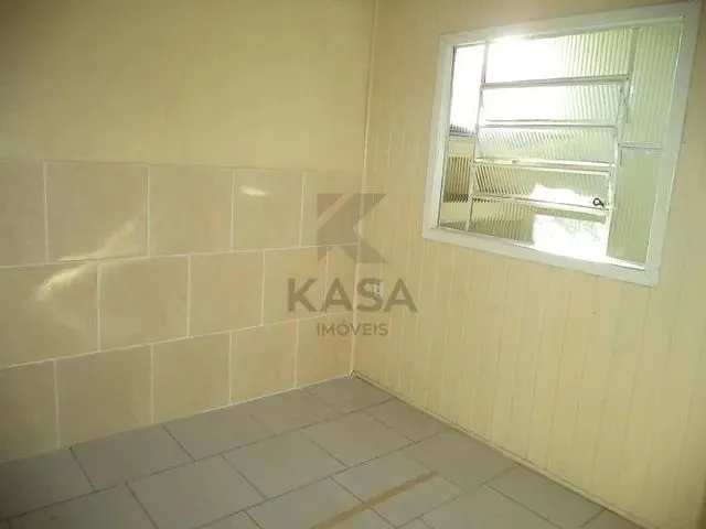 Imagem 10: Ótima Casa Mista com 02 Dormitórios, Sala de Estar, Cozinha, Banheiro Social, Área De