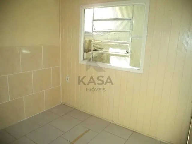 Imagem 6: Ótima Casa Mista com 02 Dormitórios, Sala de Estar, Cozinha, Banheiro Social, Área De