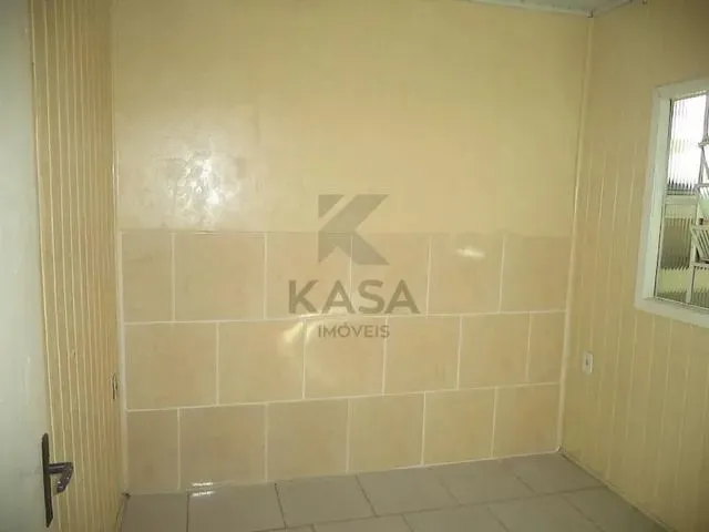 Imagem 8: Ótima Casa Mista com 02 Dormitórios, Sala de Estar, Cozinha, Banheiro Social, Área De