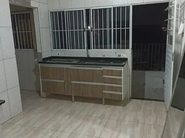 Imagem: A casa possui 2 Dormitórios, 1 Banheiro, 1 Vaga na