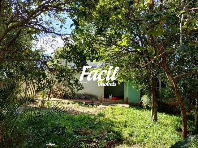 Imagem 2: Casa Á Venda com Amplo Terreno