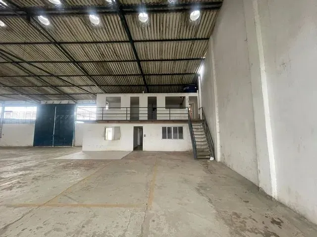 Imagem 13: Alugo Galpão Petrópolis, 1100 M2 de Área, Pé Direito de 8 Metros. de Pé Direito 5