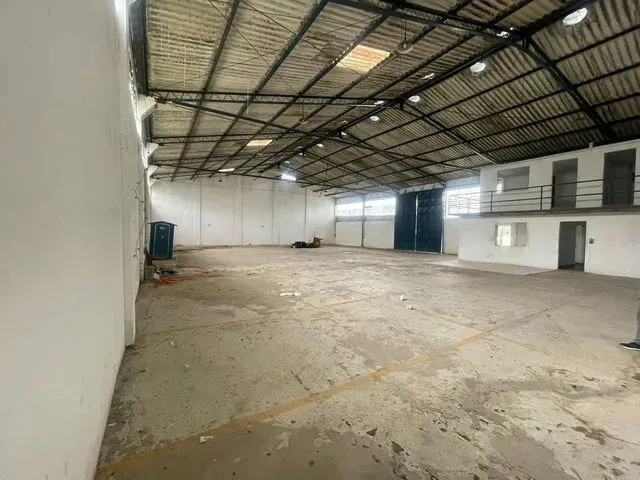 Imagem 15: Alugo Galpão Petrópolis, 1100 M2 de Área, Pé Direito de 8 Metros. de Pé Direito 5