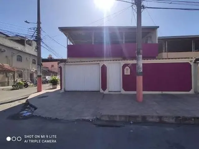 Imagem: A casa possui 3 Dormitórios, 1 Suíte, 2 Banheiros, 2