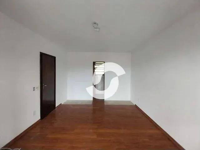 Imagem: Casa com 3 Dormitórios À Venda, 204 M²