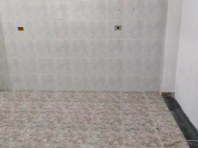 Imagem: Aluga-Se Quarto com Banheiro