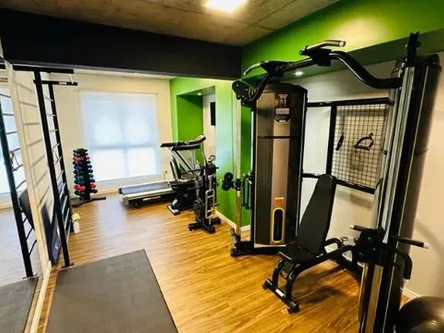 Imagem: O apartamento possui 2 Dormitórios, 1 Suíte, 2 Banheiros,