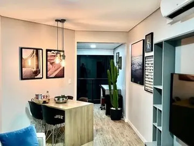 Imagem: O apartamento possui 2 Dormitórios, 1 Suíte, 2 Banheiros,