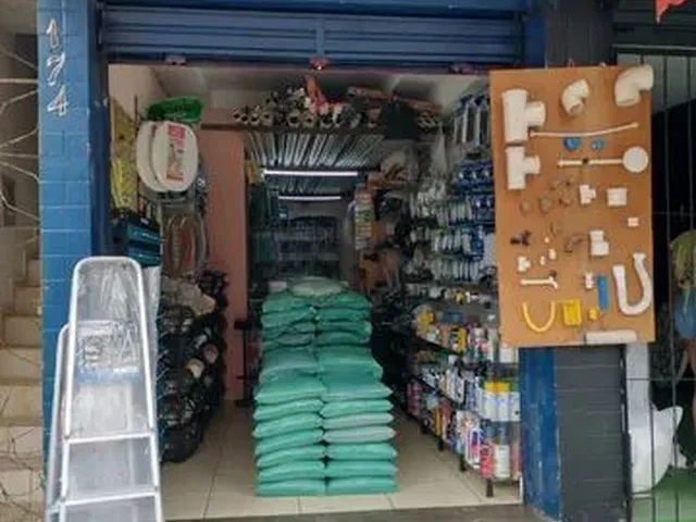 Imagem: Passando Material de Construção