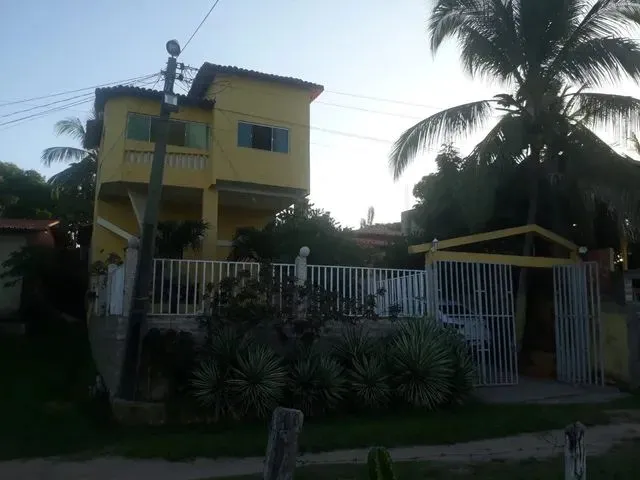 Imagem: A casa possui 2 Dormitórios, 1 Banheiro, 3 Vagas na