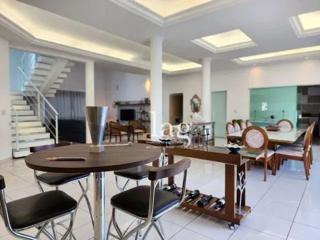 Imagem: A casa em condomínio possui 3 Dormitórios, 3 Suítes, 3