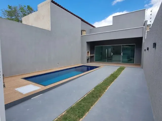 Imagem 1: Casa para Venda Possui 124 Metros Quadrados com 3 Quartos em Centro - Paracuru - Ce