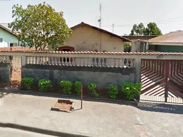 Imagem: A casa possui 1 Dormitório, 1 Banheiro, 1 Vaga na garagem,