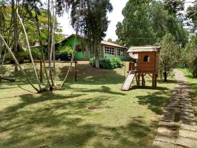 Imagem: A fazenda possui 8 Dormitórios, 2 Suítes, 6 Banheiros,