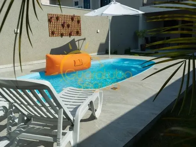 Imagem: Casa com 5 Quartos com Piscina em Guaratuba