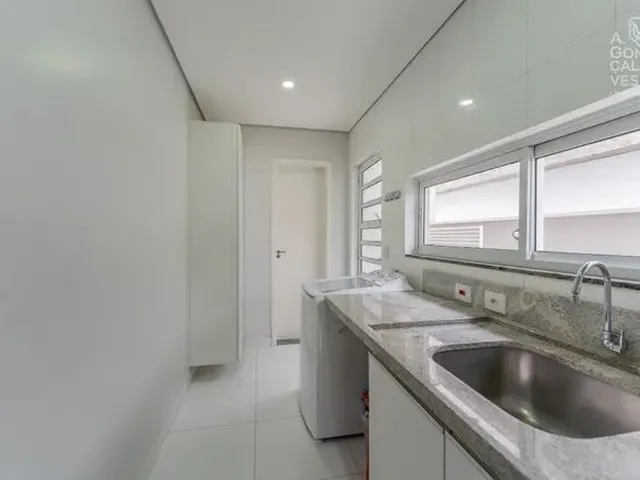 Imagem 8: Casa com 3 Suítes + Estar Intimo para Locação, 250 M² de Área Privativa Em