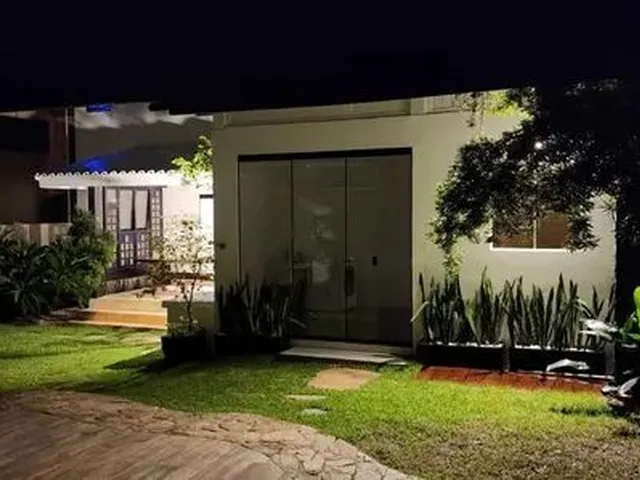 Imagem 2: Casa para Aluguel e Venda com 450 Metros Quadrados no Bairro Mais Desejado Perto do Mar/ L