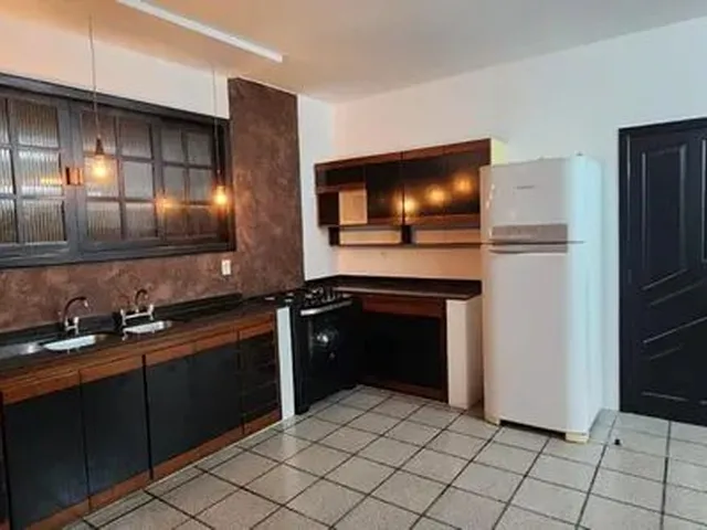 Imagem 10: Casa para Aluguel e Venda com 450 Metros Quadrados no Bairro Mais Desejado Perto do Mar/ L