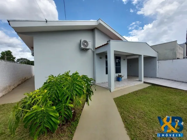 Imagem: A casa possui 2 Dormitórios, 2 Banheiros, 2 Vagas na