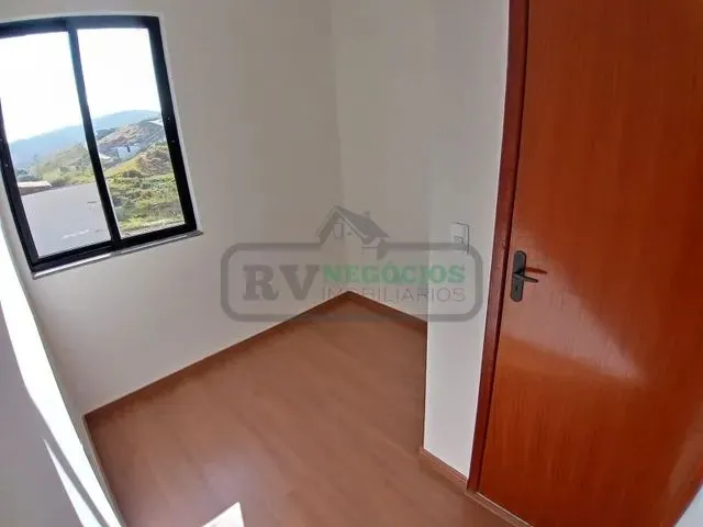Imagem 3: )(- Excelente Apartamento com Acabamento Diferenciado 2 Quartos e Garagem em Recanto da M