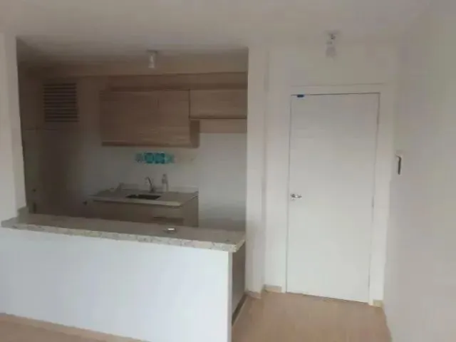 Imagem: O apartamento possui 2 Dormitórios, 1 Suíte, 2 Banheiros,