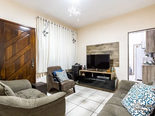 Imagem: A casa possui 2 Dormitórios, 1 Suíte, 2 Banheiros, 2