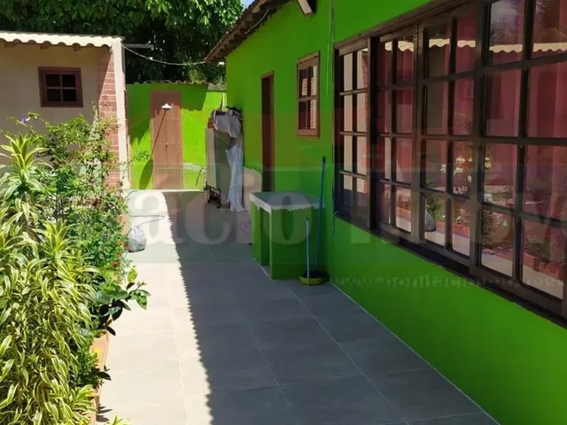 Imagem: A casa possui 4 Dormitórios, 3 Suítes, 5 Banheiros, 8