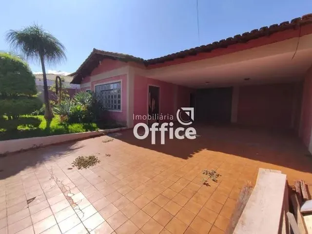 Imagem: Casa com 3 Quartos À Venda, 241 M² por