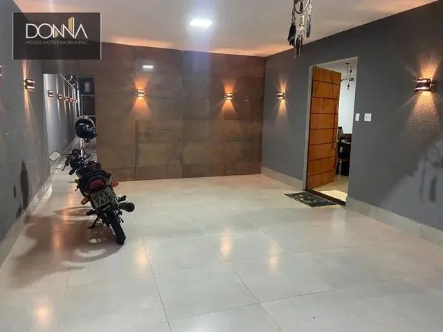 Imagem: Casa com 4 Dormitórios À Venda por R$