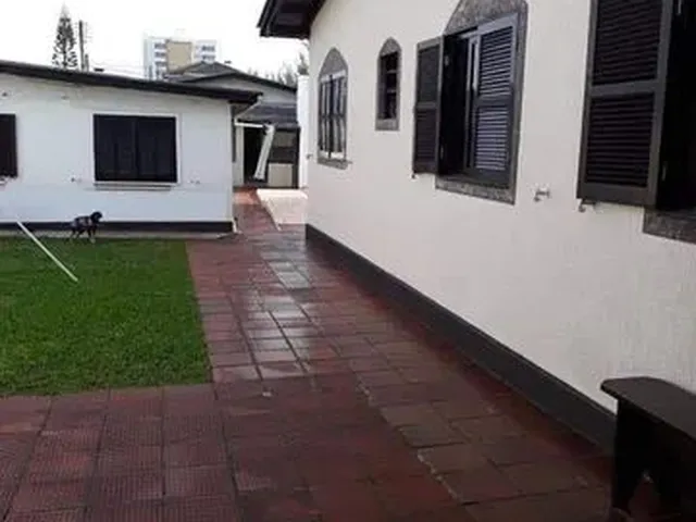 Imagem 3: Casa de 08 Dormitórios a Venda em Torres