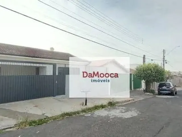 Imagem: A casa possui 3 Dormitórios, 1 Suíte, 1 Banheiro, 2 Vagas