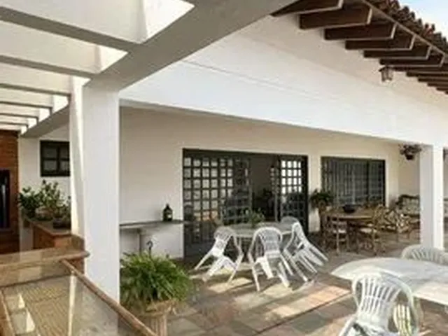 Imagem 2: Casa com 4 Dormitórios - Venda por R$ 1.300.000,00 Ou Aluguel por R$ 6.000,00/Mês