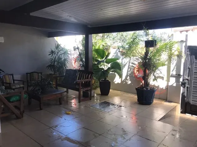 Imagem: A casa possui 2 Dormitórios, 2 Banheiros, 2 Vagas na
