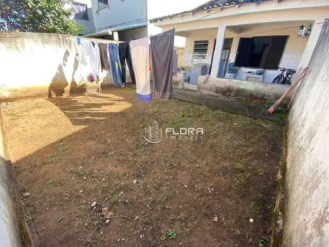 Imagem: A casa possui 2 Dormitórios, 1 Banheiro, 2 Vagas na