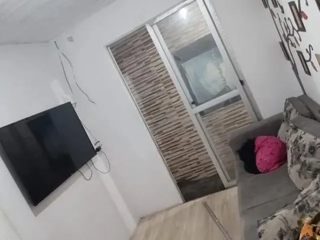Imagem 1: Linda Casa de 3 Quartos com Área de Churrasco À Venda