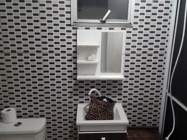 Imagem 6: Linda Casa de 3 Quartos com Área de Churrasco À Venda