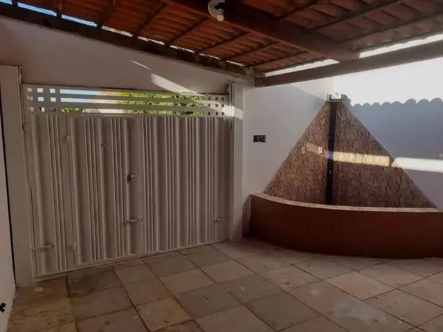 Imagem 3: Casa em Maria Ortiz com Quintal e Garagem