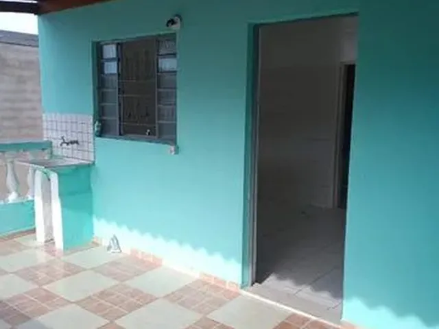 Imagem: A casa possui 1 Dormitório, 1 Banheiro, Acomodam 2