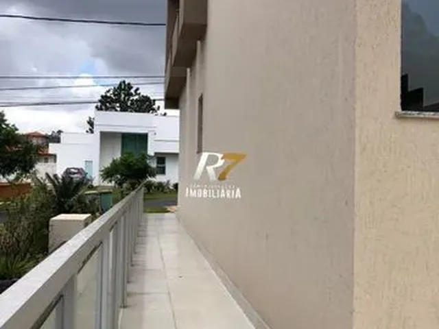 Imagem 2: Excelente Casa com 4 Quartos e Piscina no Alphaville