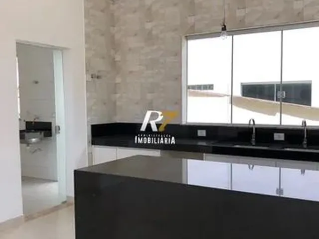 Imagem 3: Excelente Casa com 4 Quartos e Piscina no Alphaville